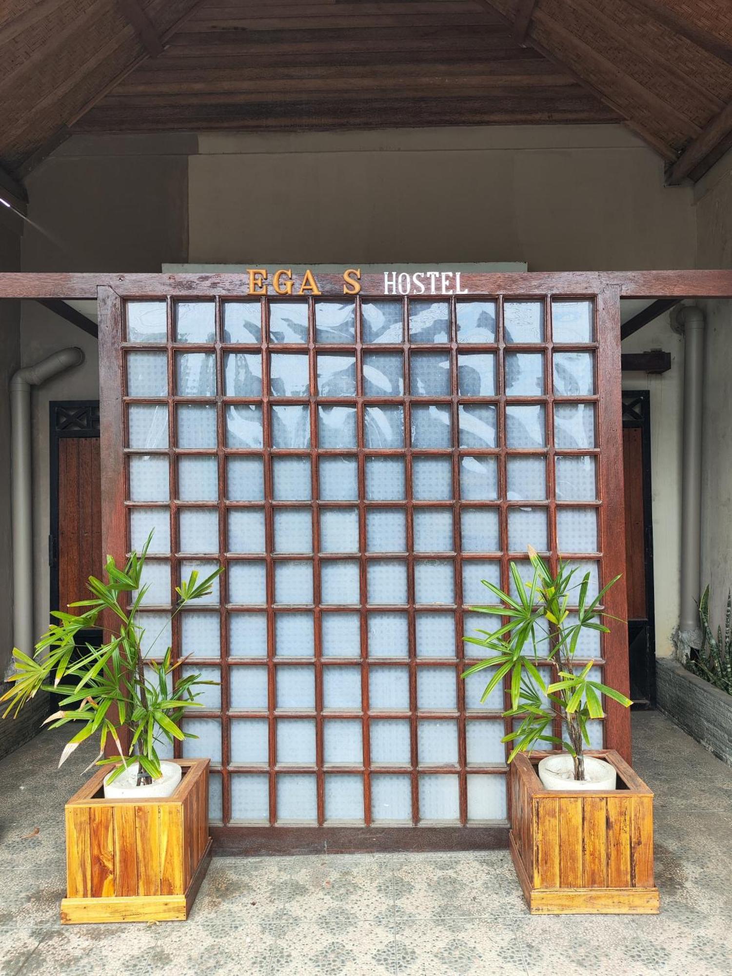 Ega S Hostel Batununggul Exterior foto