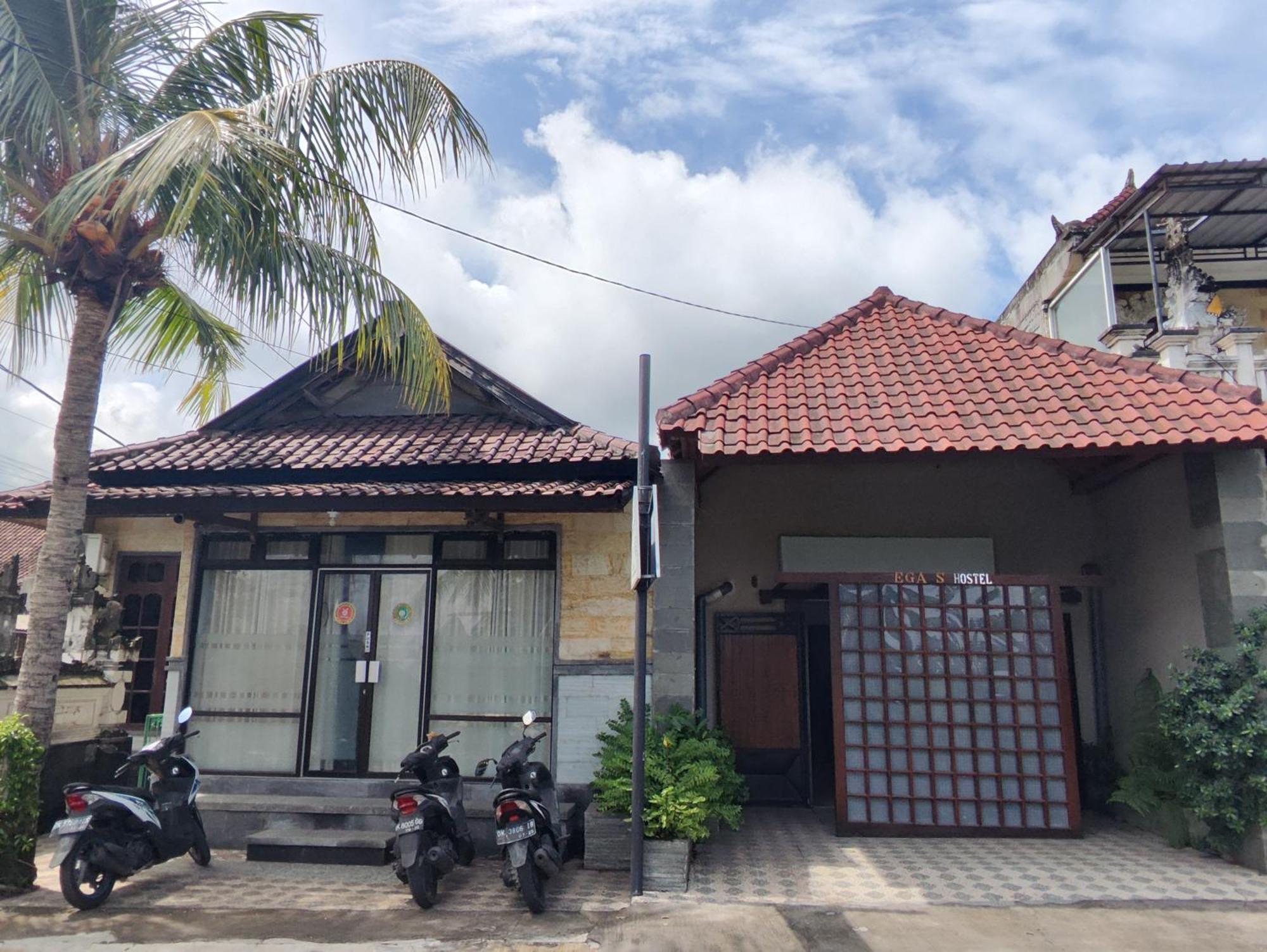 Ega S Hostel Batununggul Exterior foto
